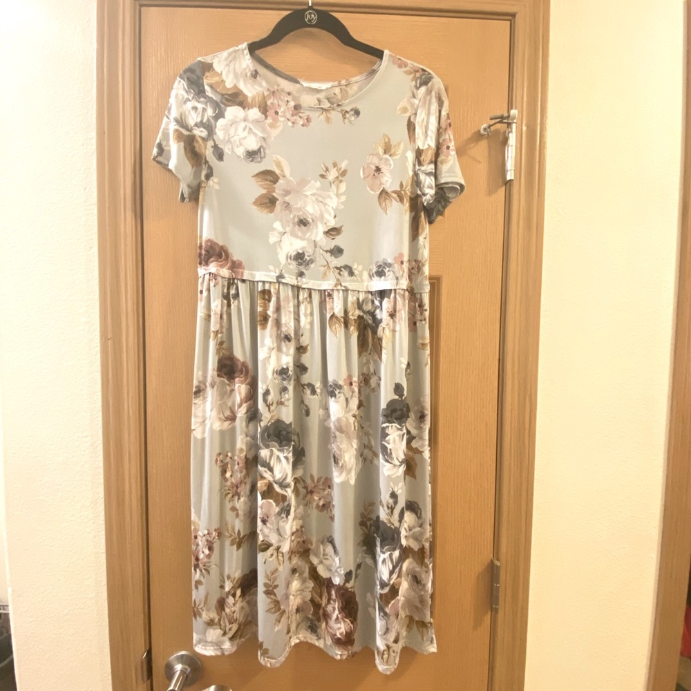 Les Amis gray/silver floral dress